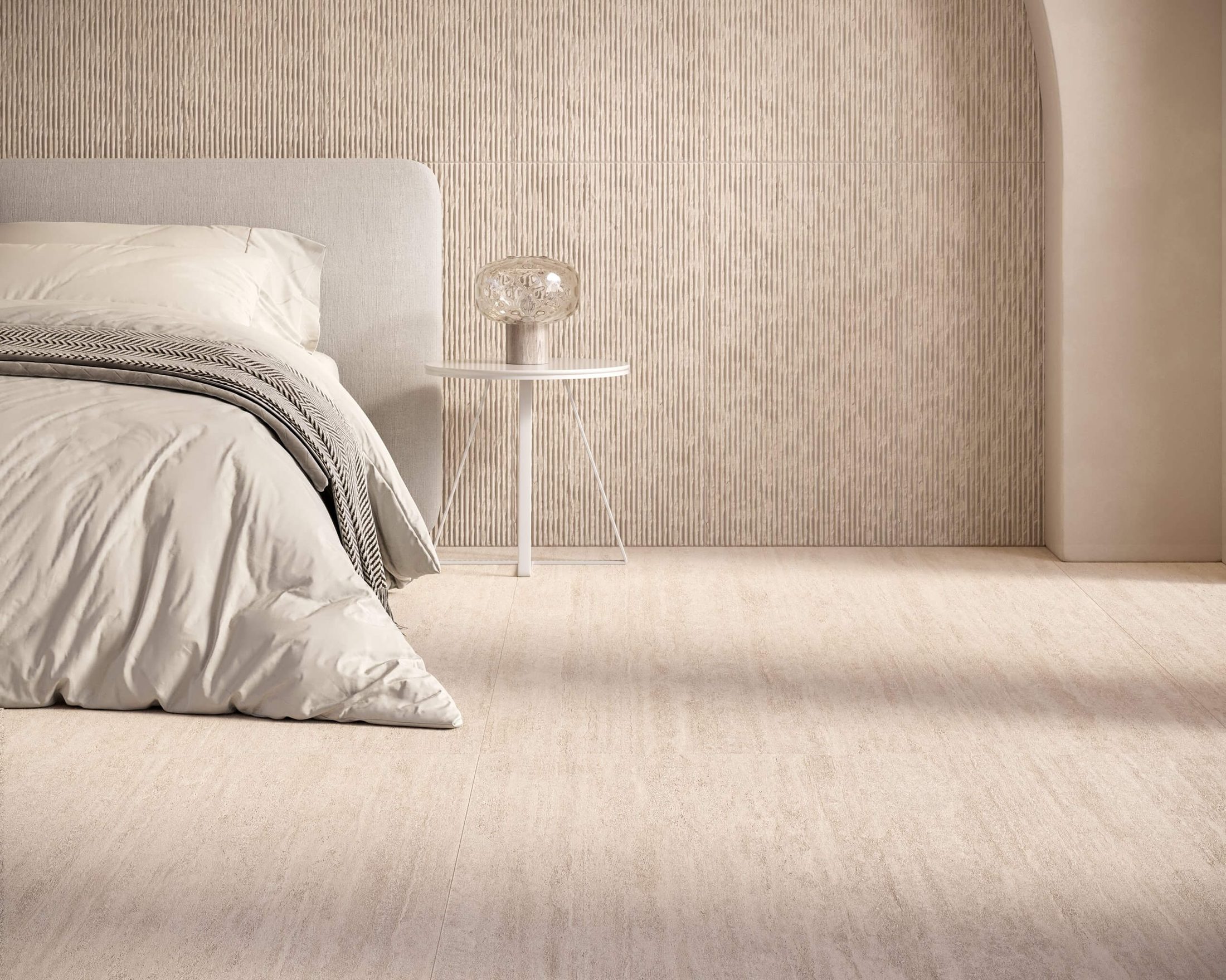 Quarto com Travertino Reale Greige da Biancogres